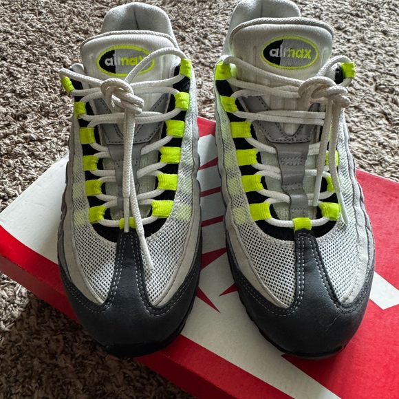 Nike Men’s Air Max 95 in Gray and Volt….unisex , woman’s 7.5
Men’s 6 - Picture 2 of 6